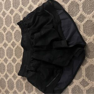 Women’s Lululemon hotty hot shorts 2.5”